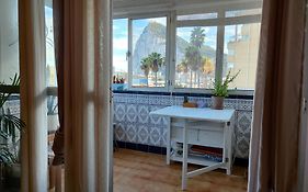 Room Private Bathroom In Shared Apartment 50M From Gibraltar